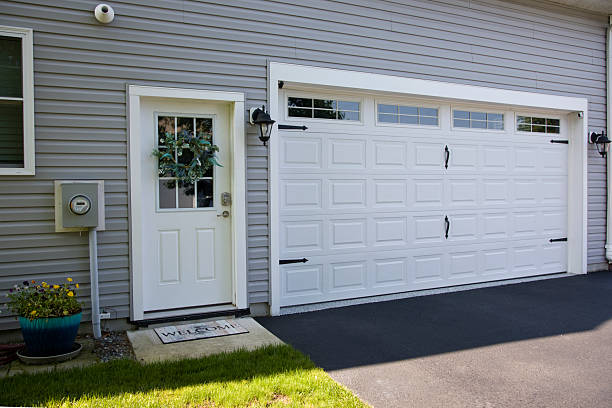 24/7 Emergency Garage Door Panel Replacement experts in Lynwood, IL